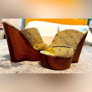 Guess (NEW NEVER WORN) Gold Wooden Wedge Sandals
